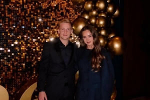 范德贝克向博格坎普女儿求婚成功，前曼联太太团纷纷留言送祝福