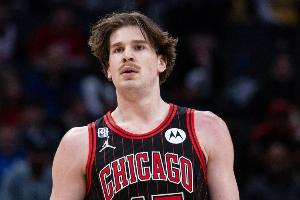 你要干嘛?公牛队内目前有8名后卫 仅1名双向球员是中锋