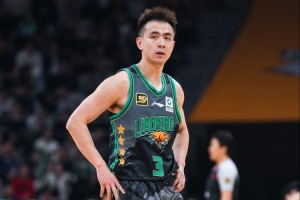 赵继伟生涯抢断总数达893个 超越琼斯来到CBA历史抢断榜第九位 赵继伟生涯抢断总数达893个 超越琼斯来到CBA历史抢断榜第九位