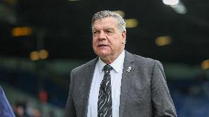 阿勒代斯：卡里克下赛季是否继续留任，曼联高层再次面临巨大压力