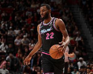 场均15.6分4.9板!热火迎战老鹰 维金斯因左腿筋紧张缺阵 场均15.6分4.9板!热火迎战老鹰 维金斯因左腿筋紧张缺阵