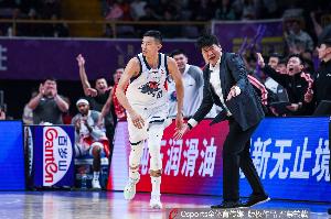 齐鲁晚报：团队凝心，低开高走！山东男篮第一阶段完成华丽转身