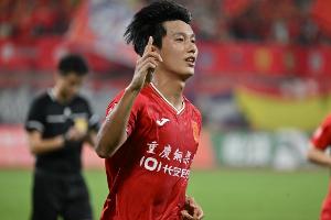 向余望、李镇全参与渝超8强抽签，前者负责抽球队后者负责抽对阵