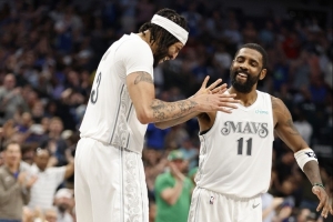 真就只打了一场...浓眉和欧文组合仅同时在场打了25分钟