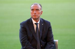 世体：尤斯特下周一出任巴萨代理主席，拉波尔塔先辞职准备选举