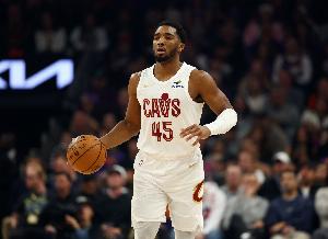 得分组织一把抓！米切尔半场11中4拿到14分并有6助攻 三分6中2