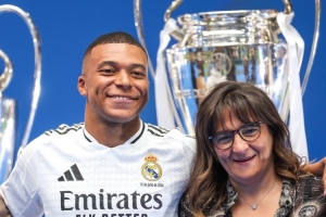 葡媒：姆巴佩30%年薪被皇马直接付给他的母亲，每年不低于450万欧