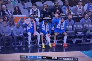 又一名场面！雷霆10标准合同球员缺阵 替补席就三名球员等待轮换