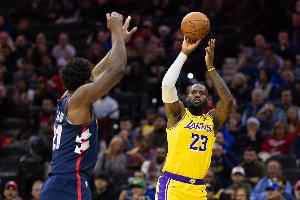 西部第6VS东部第5！ESPN预测明日胜率：湖人57.9% 76人42.1%