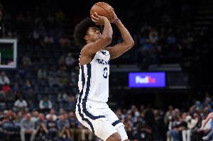 今天三分很准！韦尔斯12中6拿到18分3板1助 三分9中6&正负值+6