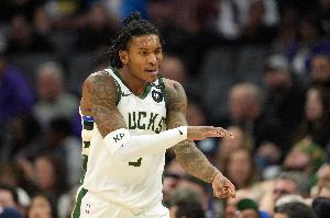 打得胶着!小凯文·波特抢断墨菲反击双手暴扣 帮雄鹿追平比分