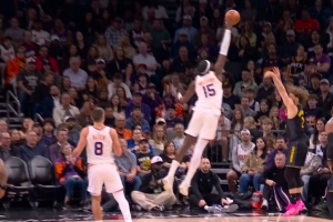 这哪像有伤病的人！波杰姆斯基反击追身三分 马威扑防血帽扇出界