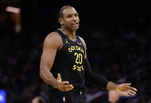 霍福德谈截止日前被交易可能性：东契奇都被交易了 一切皆有可能