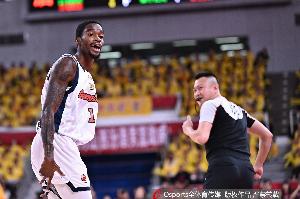 难救主!萨姆纳12中10拿到26分4助 罚球6中6