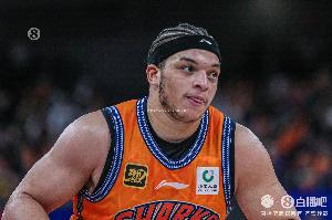 无所不能!洛夫顿19中12砍下31分7板11助 正负值+21最高 无所不能!洛夫顿19中12砍下31分7板11助 正负值+21最高