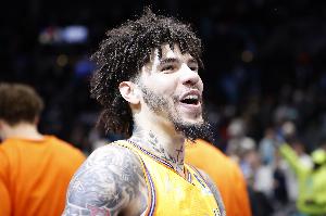 Lowe:黄蜂会进附加赛 他们连着打出1/3赛季好球了是真正的好球队 Lowe:黄蜂会进附加赛 他们连着打出1/3赛季好球了是真正的好球队