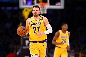 八村塁：东契奇伤退后 球队传达的信息是其他人要站出来&团结一致