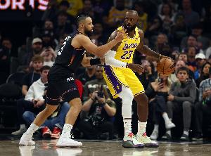 大胡子:狄龙是联盟唯一敢惹詹姆斯的人 前者凭实力赢得了尊重 大胡子:狄龙是联盟唯一敢惹詹姆斯的人 前者凭实力赢得了尊重