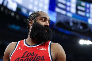 哈登去年和快船因续约产生分歧 前者想要两年1.1亿&像巴特勒那样 哈登去年和快船因续约产生分歧 前者想要两年1.1亿&像巴特勒那样