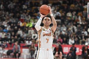 外线神准！原帅半场三分球5中4拿到12分1篮板