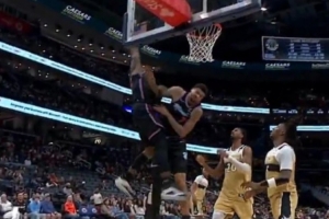 阿德巴约惊天隔扣队友韦尔：谁拍下了？我要把照片放到他储物柜