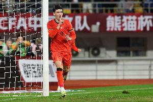 体坛：蓉城支付超1600万转会费签下拜合拉木与贺一然，2人均签3年