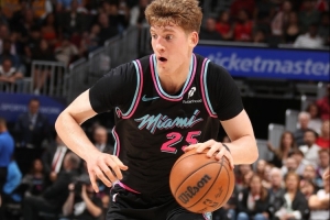 【菜鸟】亚库乔尼斯22分6助 尼德豪泽5中5砍15分6板 桑德斯10分