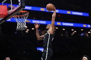 相当活跃！克拉克斯顿15中12高效砍28分10板4助1断 各种肆虐篮筐