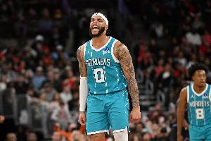 迈尔斯·布里奇斯：对不起黄蜂国度 我就是想保护我的队友