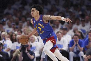 先发制人！斯特劳瑟抛投得手独得11分 骑士全队仅8分