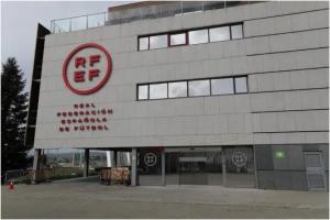 一位西乙裁判涉嫌冒充警察性侵妓女，被西班牙足协暂停所有职务