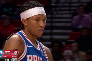 你想干什么！比彻姆满弓战斧想隔扣杨瀚森 杨瀚森犯规破坏