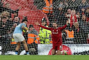 谢尔基进球被吹！前裁判：主裁判罚正确，哈兰德拉人阻止索博解围