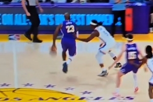 Handcheck规则改了？湖媒晒多特防老詹：手全程搭腰 频繁拉拽球衣