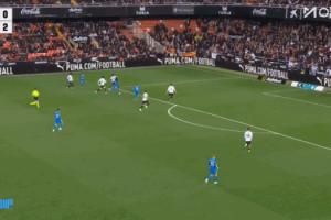 姆巴佩向马斯坦托诺喊话“传给我”，后者离谱打偏，姆总挥拳不满