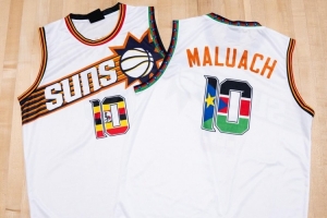 先到先得！太阳今日比赛前5000名球迷将获得特别版马卢阿奇球衣